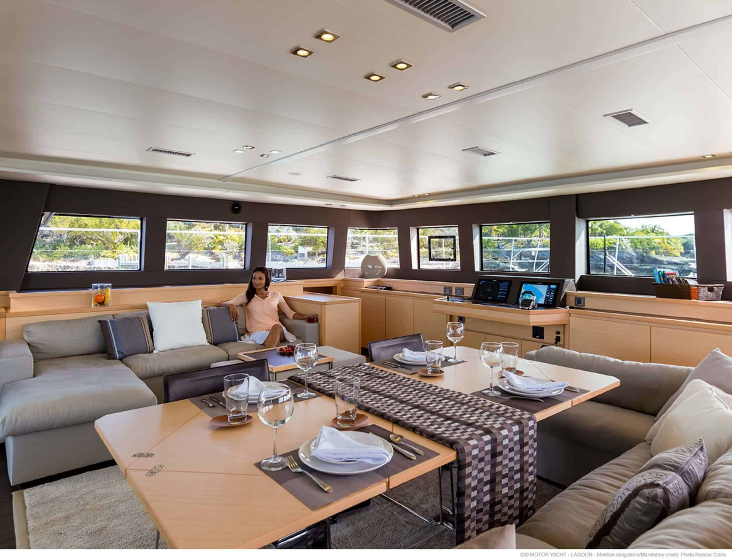lagoon 630 my power cat saloon dining