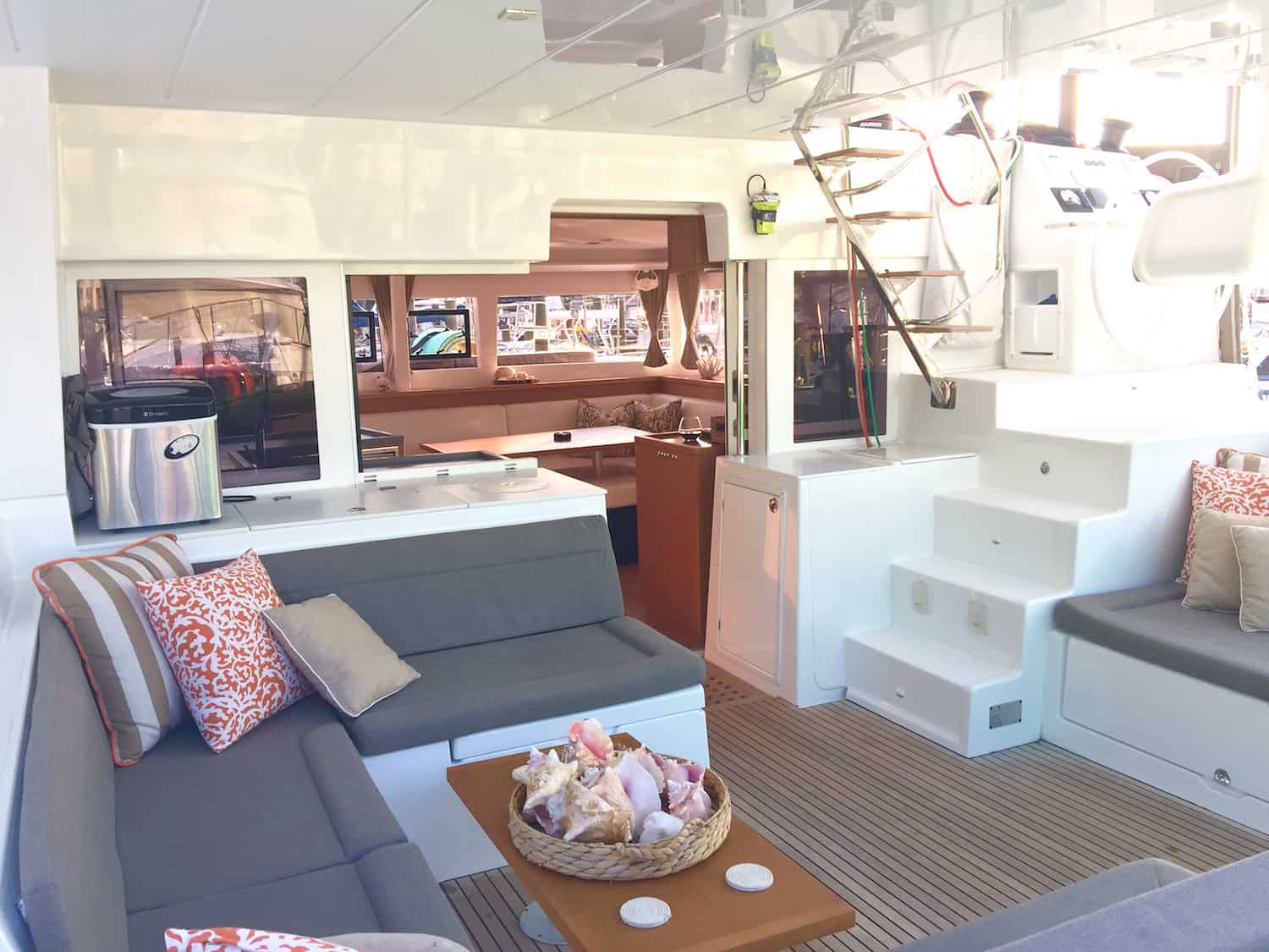 Lagoon 450 sportop cockpit
