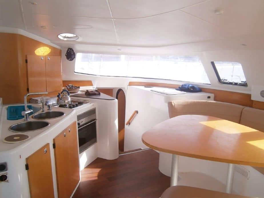 2009 fountaine pajot lavezzi 40 galley