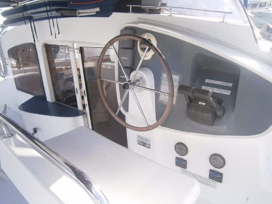 2009 fountaine pajot lavezzi 40 helm