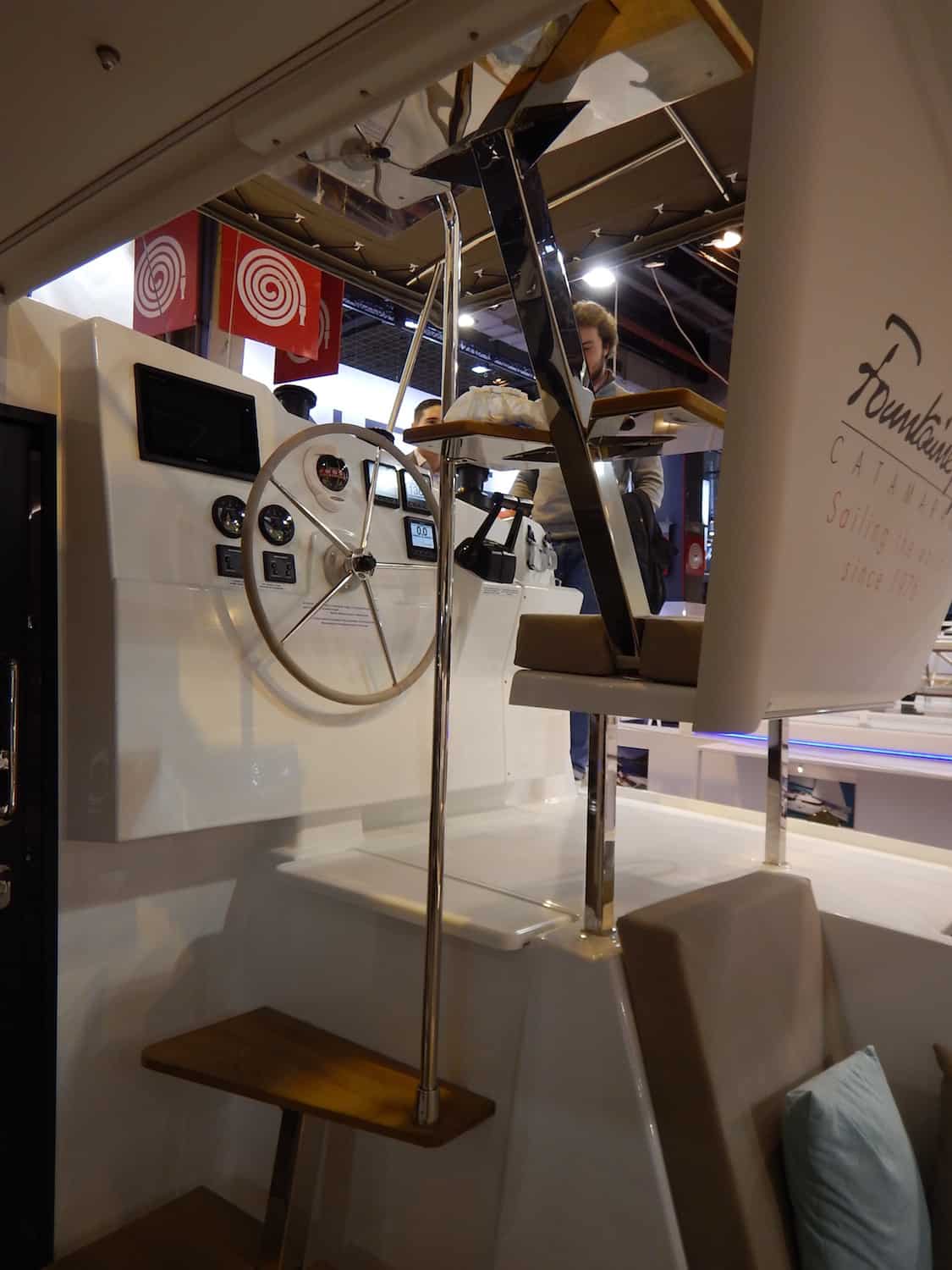 Lucia40 helm
