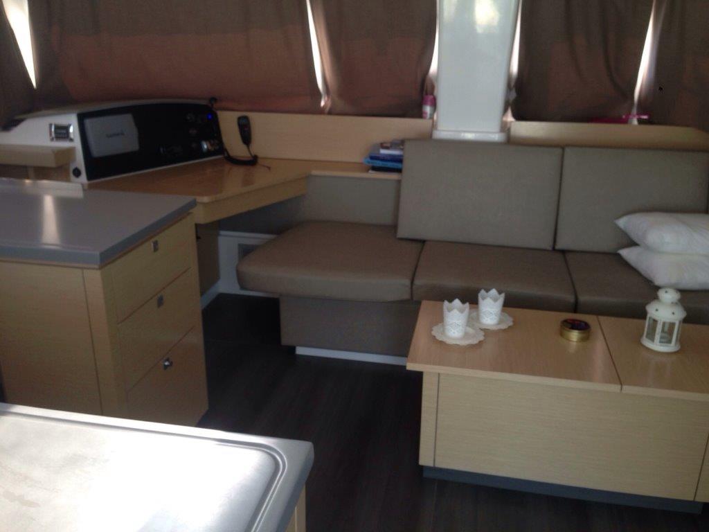 Helia 44 chart table
