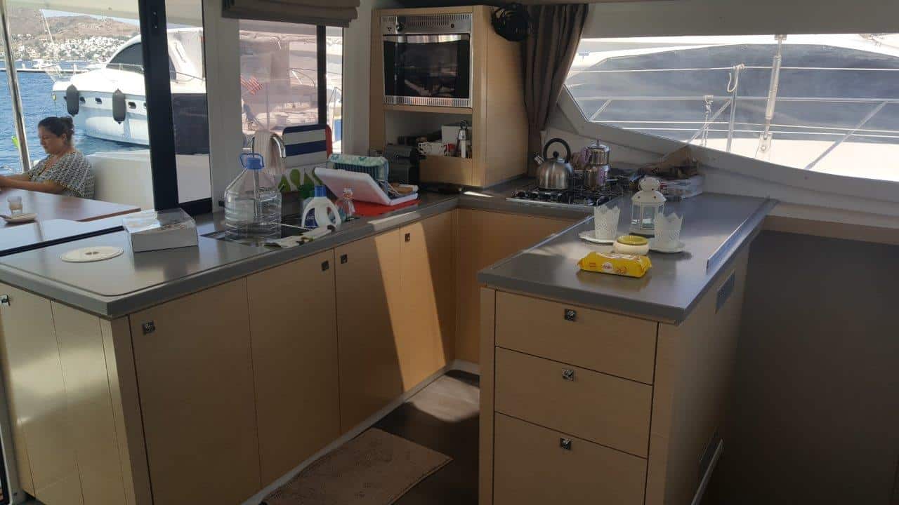 Helia 44 galley