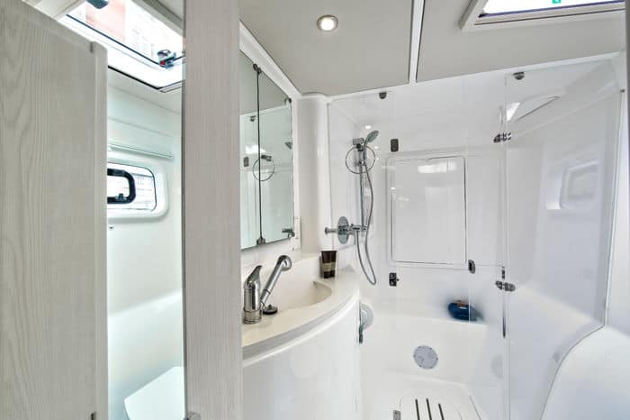Leopard 44 Owner Cabin Head 2