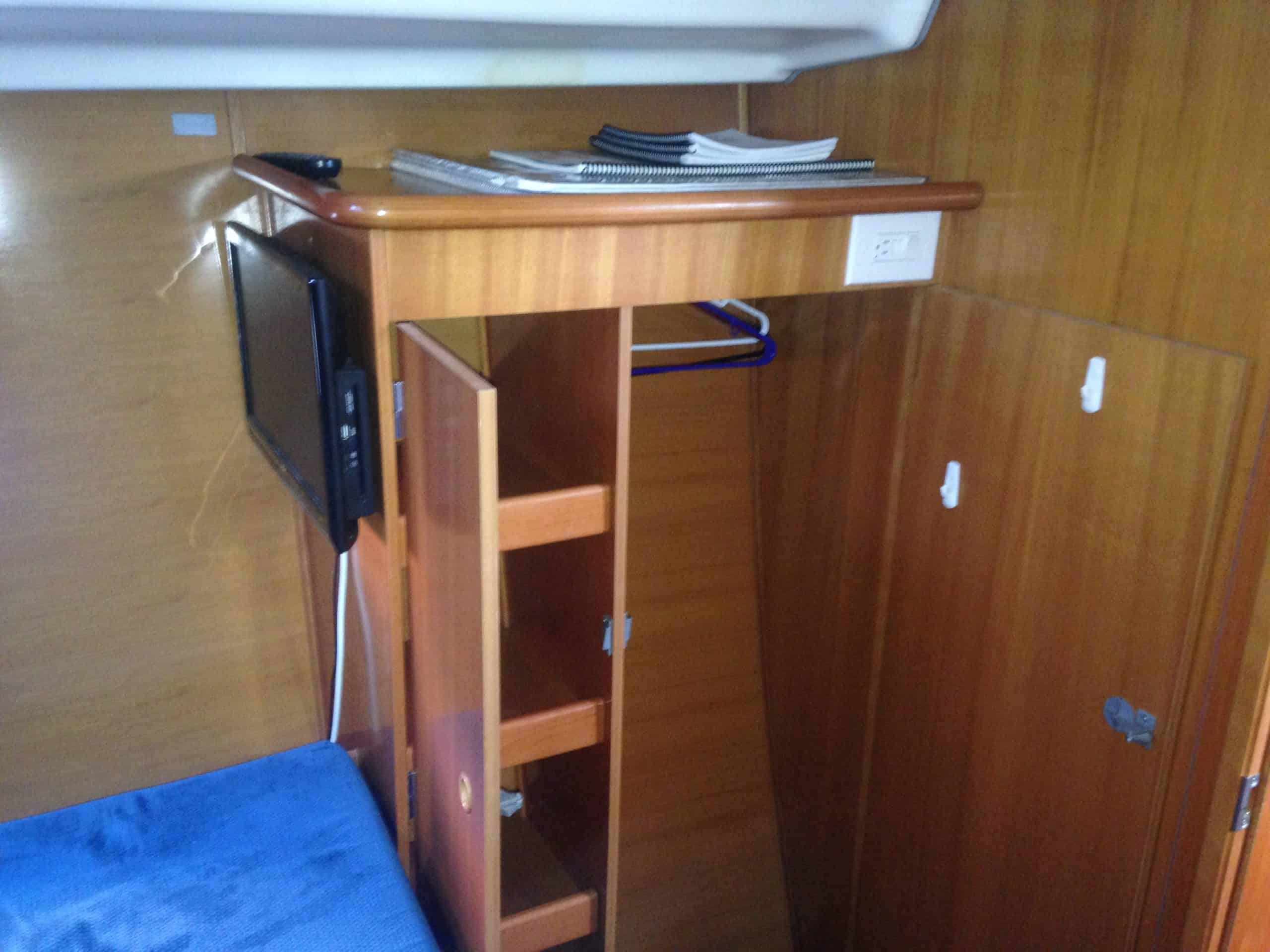 Lagoon380 cabin 3