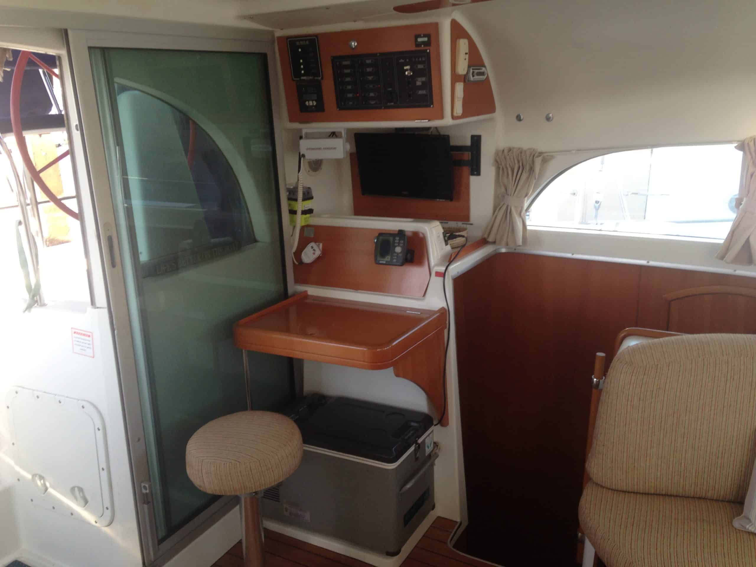 Lagoon380 chart table