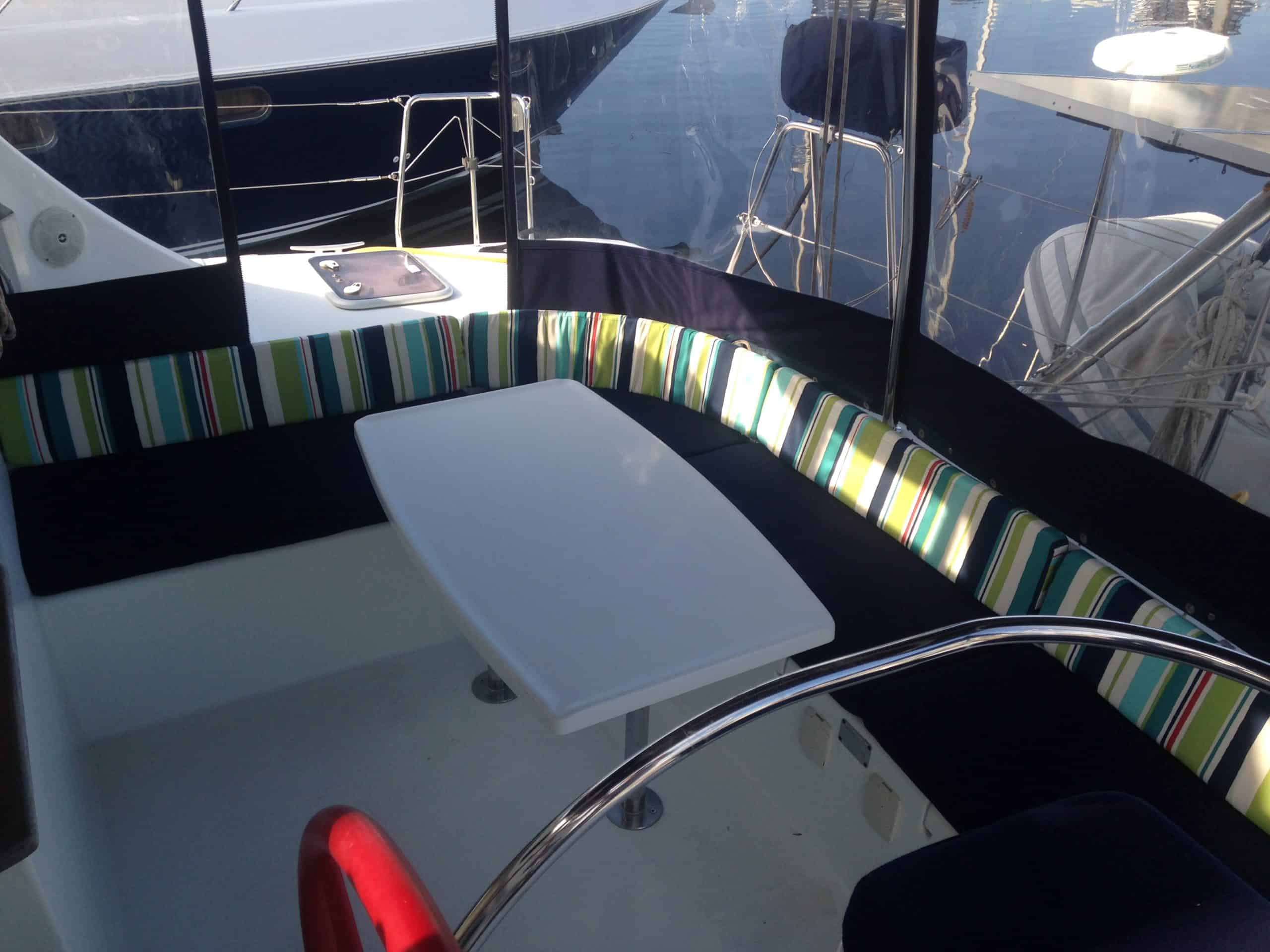 Lagoon380 cockpit table