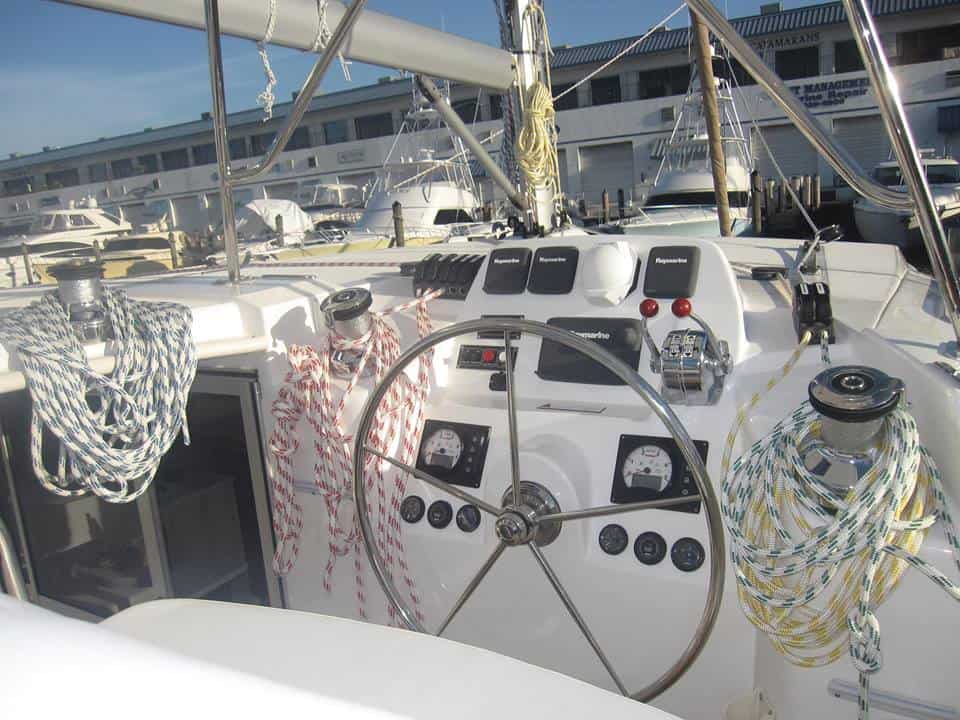 Leopard 44 Helm