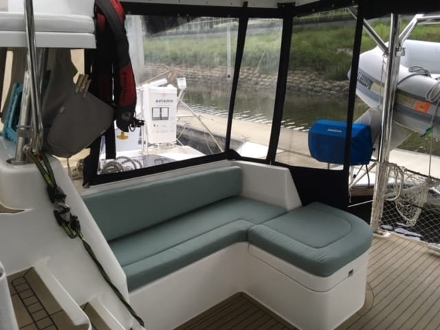 Leopard 44 cockpit seating