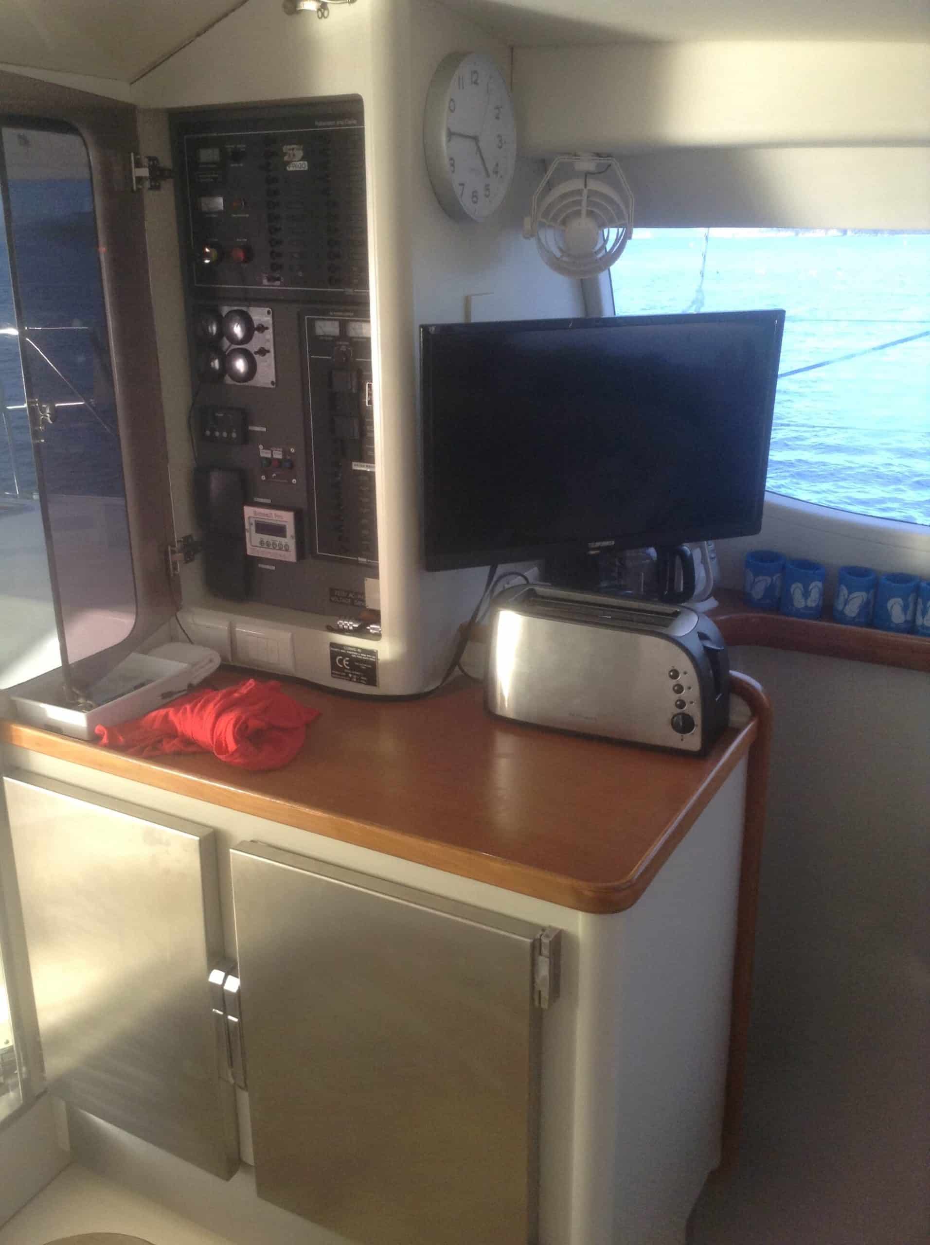 2008 leopard 46 electronics