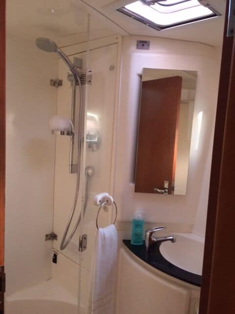 2008 leopard 46 head shower