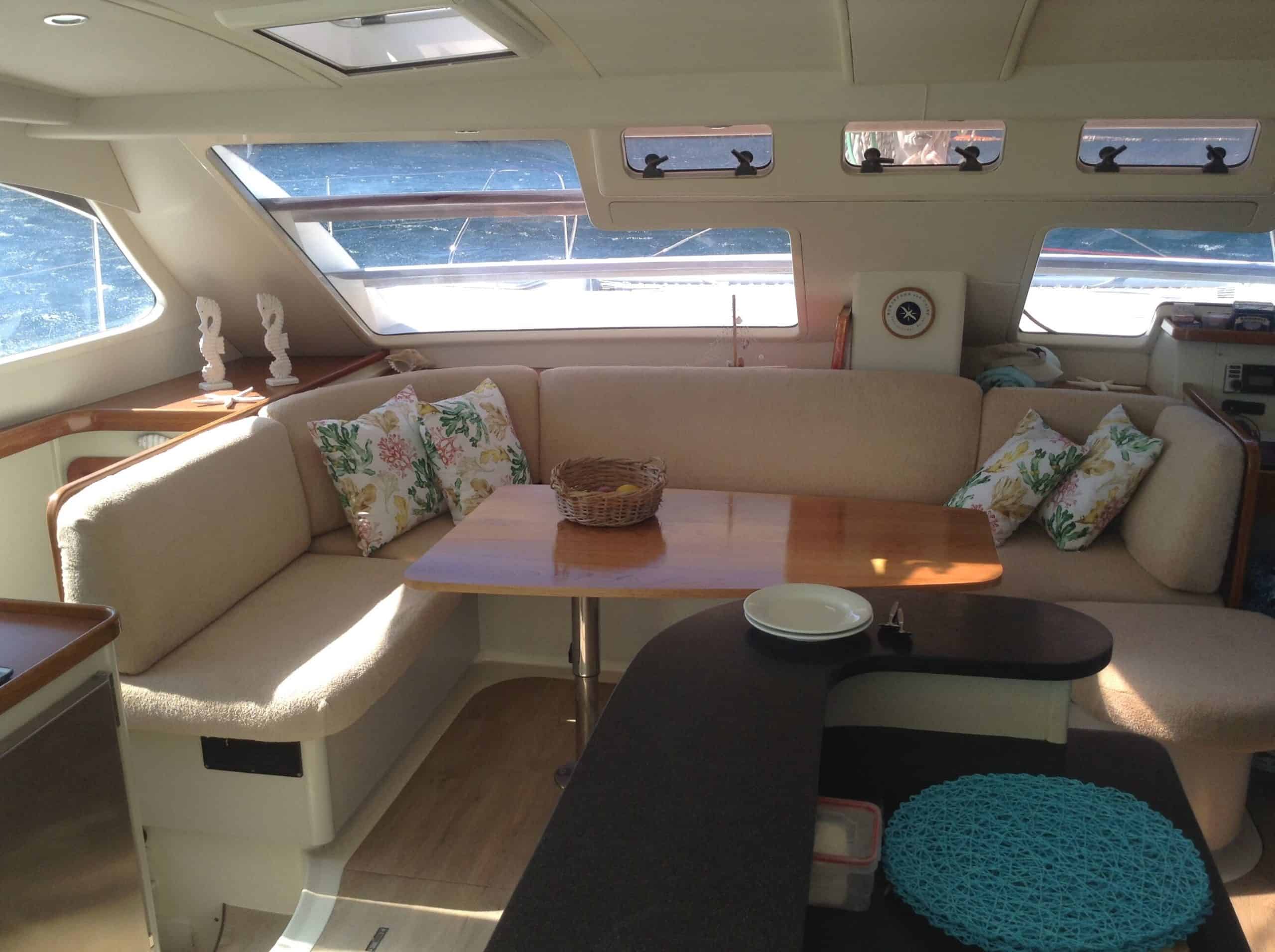 2008 leopard 46 saloon dining