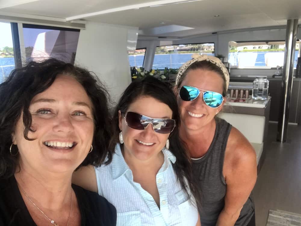 Catamaran spa girls