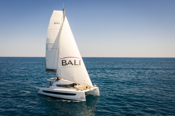 Bali 4.2 Catamaran full sails