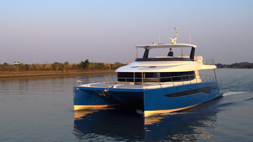 POWER CATAMARAN LUXURY YACHT