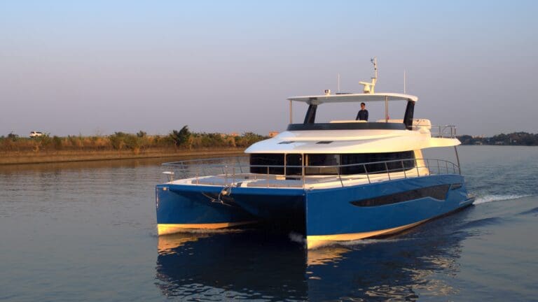 W-60 exterior 19 | The Catamaran Gurus POWER CATAMARAN LUXURY YACHT