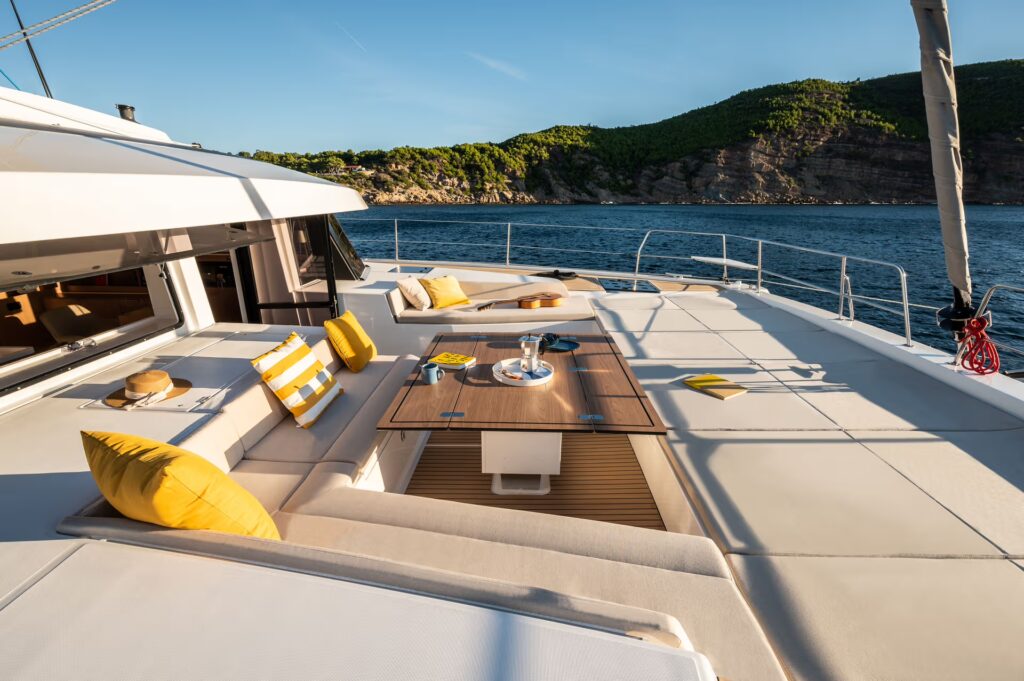 solid foredeck catamaran bali cannes yachting festival